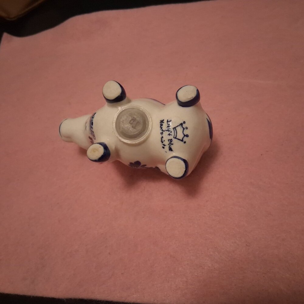 Vintage Delft Blue Hand-Painted Porcelain Cow Salt or Pepper Shaker - Picture 3 of 8